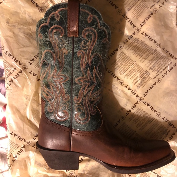Authentic Ariat boots. Brand new, with tags! - Picture 5 of 6